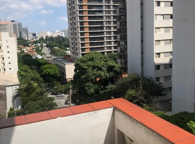 Quarto Duplo Amplo Com Varanda Em Apartamento